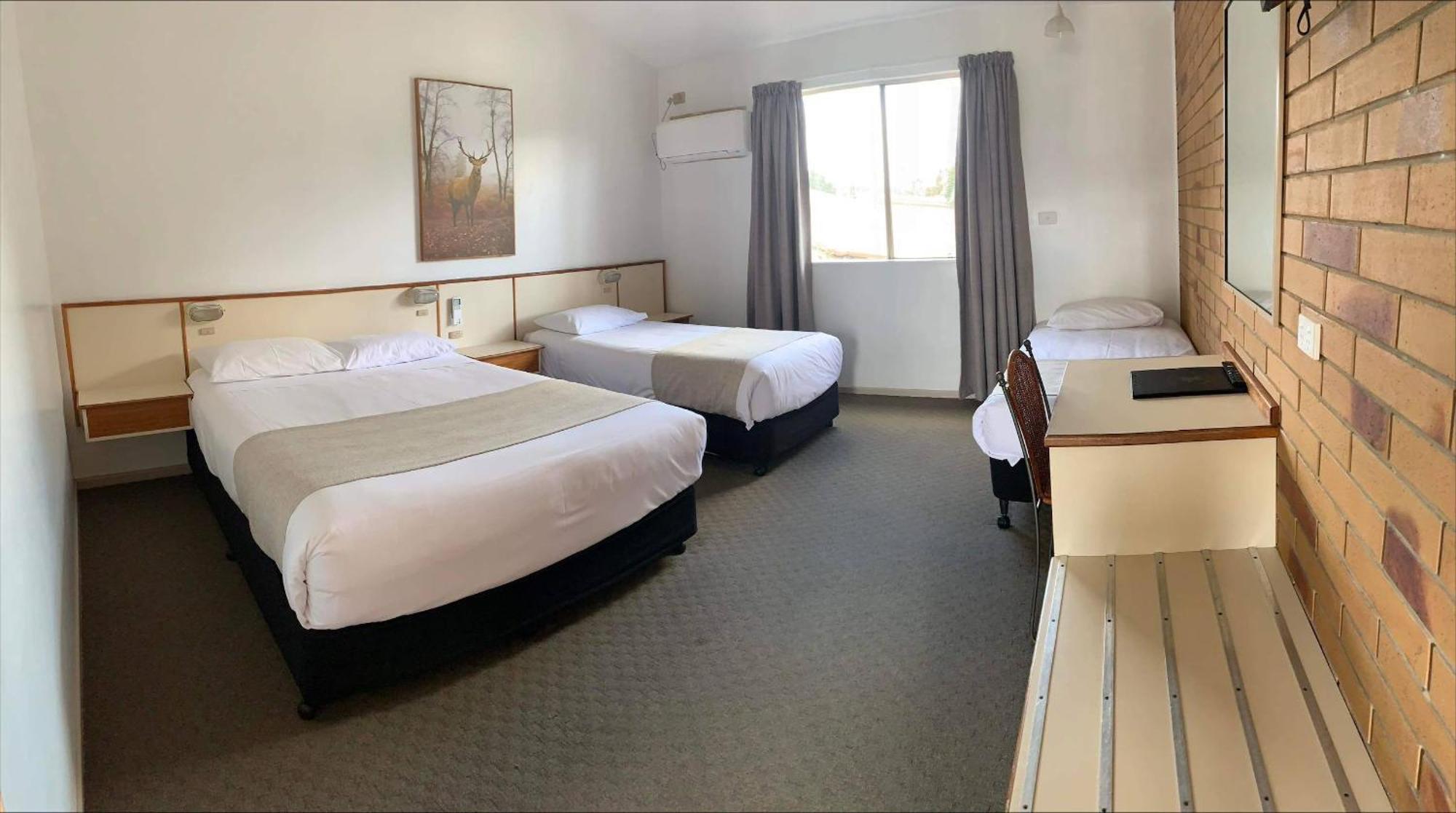 Wild Scotsman Motor Inn Gin Gin Qld Εξωτερικό φωτογραφία