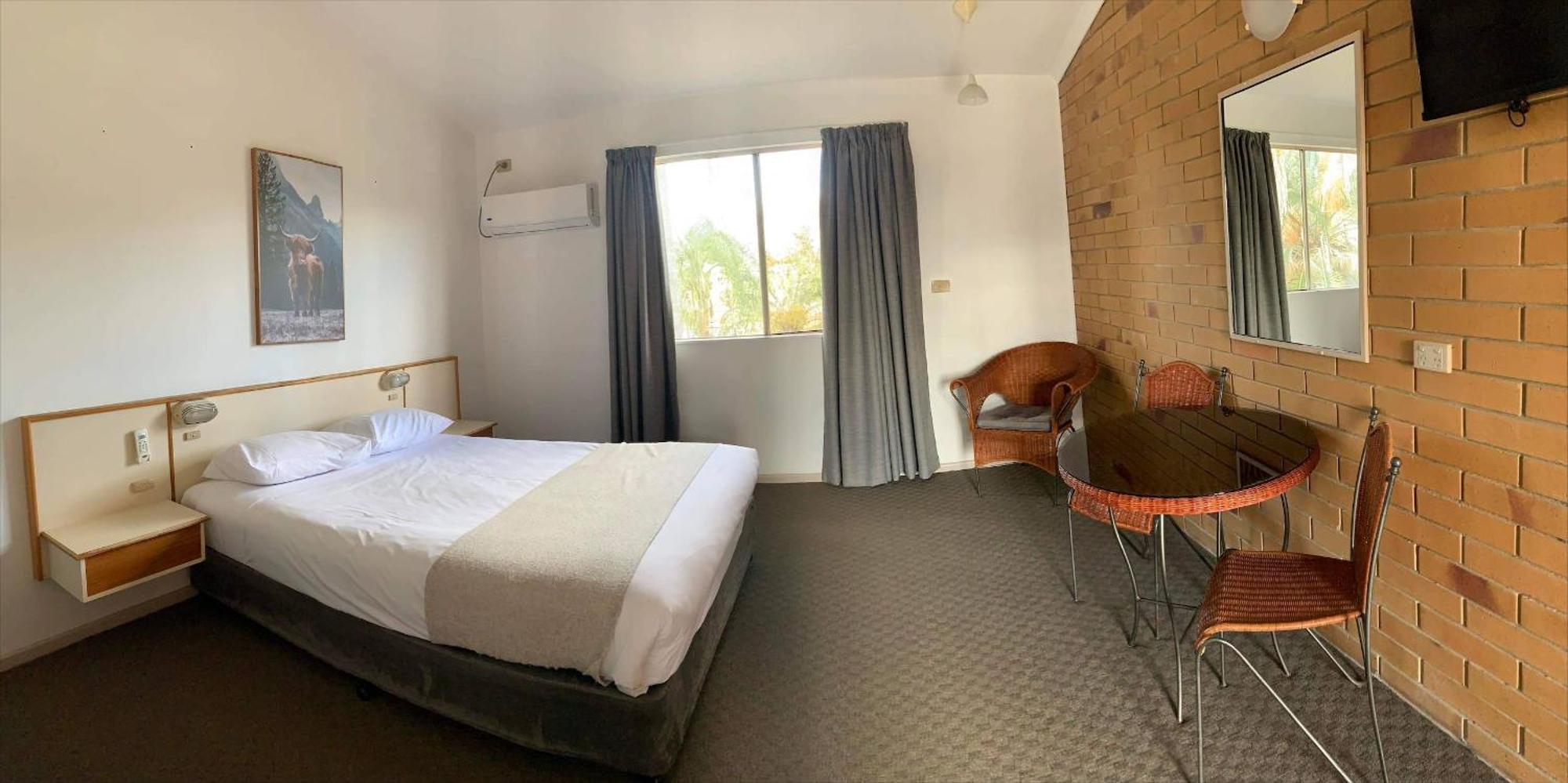 Wild Scotsman Motor Inn Gin Gin Qld Εξωτερικό φωτογραφία