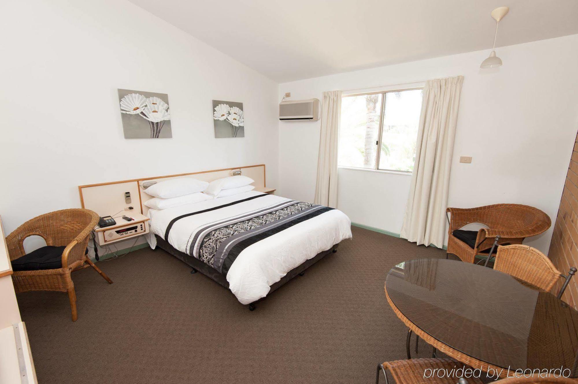 Wild Scotsman Motor Inn Gin Gin Qld Εξωτερικό φωτογραφία