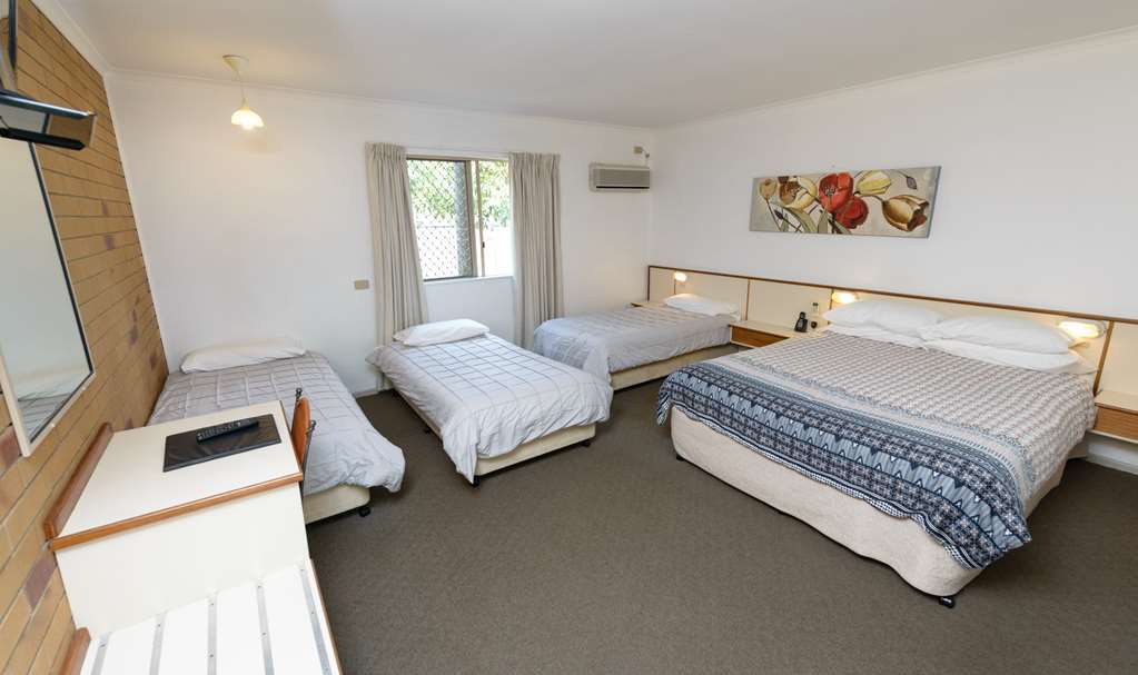 Wild Scotsman Motor Inn Gin Gin Qld Δωμάτιο φωτογραφία