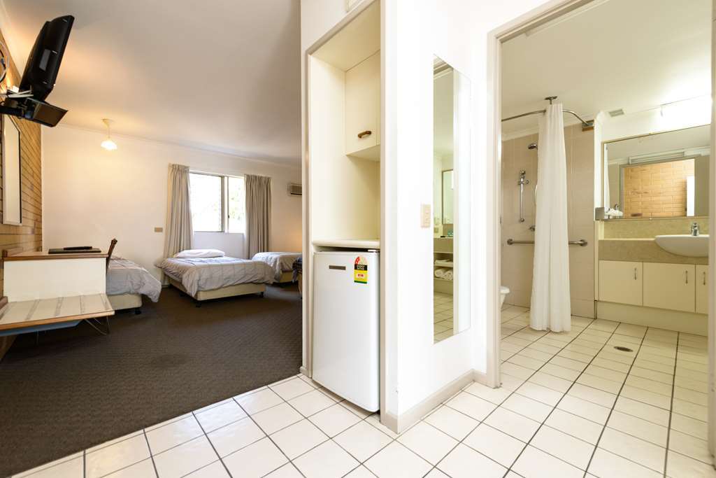 Wild Scotsman Motor Inn Gin Gin Qld Δωμάτιο φωτογραφία